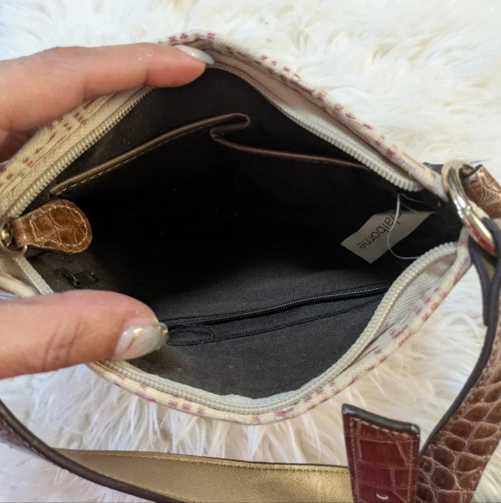 Liz Claiborne shoulder bag. Brown,Tan and hints of blue - Picture 9 of 10